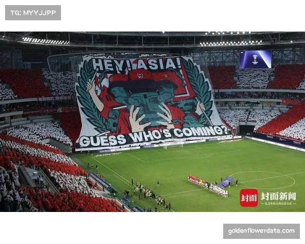 球迷创意TIFO点亮安菲尔德，欧冠氛围浓厚